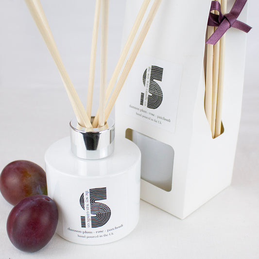 Damson Plum, Rose & Patchouli
Hand poured in the UK by The Soy Wax Candle Company, reed diffuser with natural rattan sticks, with damson plum, rose & patchouli fragrance, rich floral home fragrance reed diffuser gift