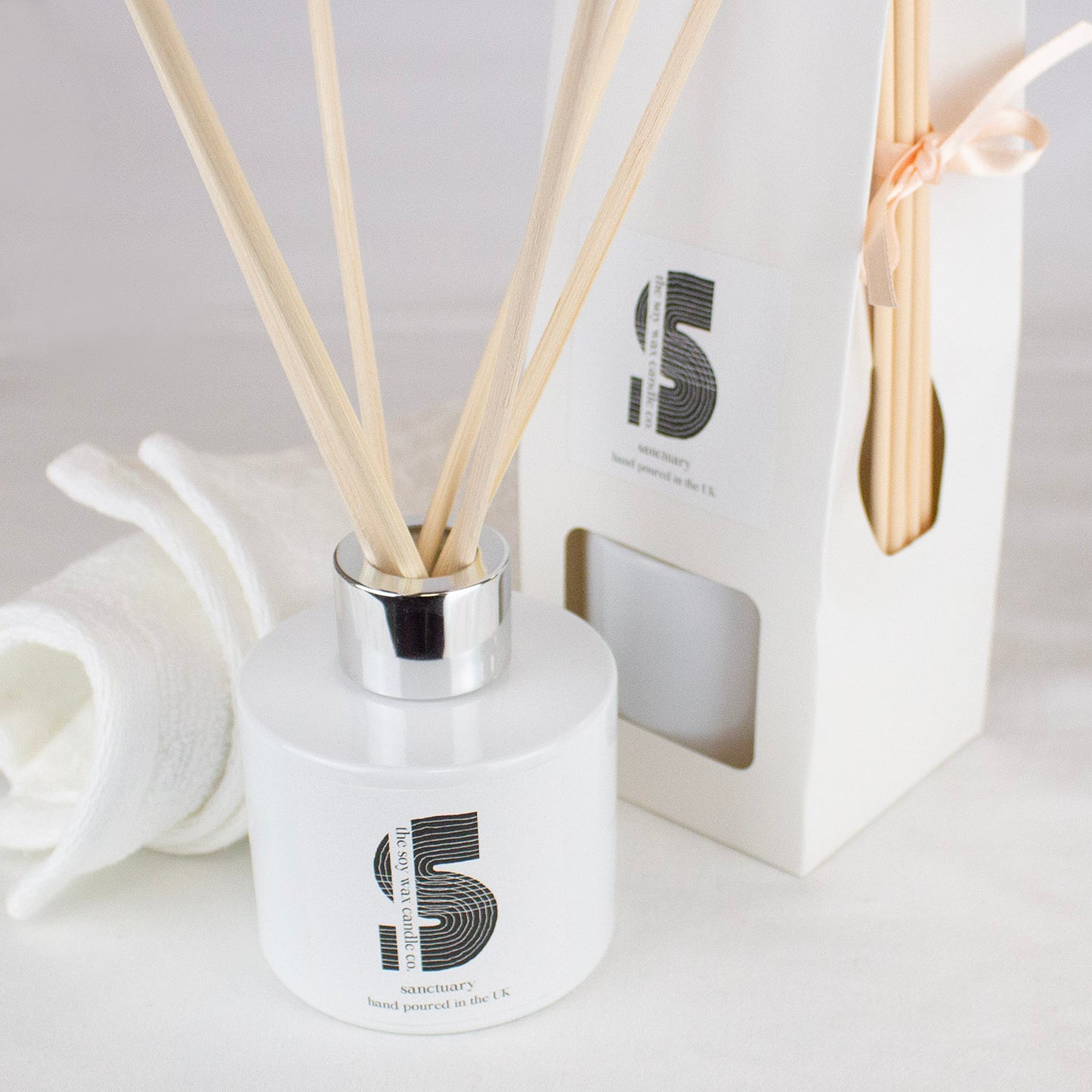 Sanctuary
Hand poured in the UK by The Soy Wax Candle Company, reed diffuser with natural rattan sticks, with sanctuary fragrance, calming spa style home fragrance reed diffuser gift