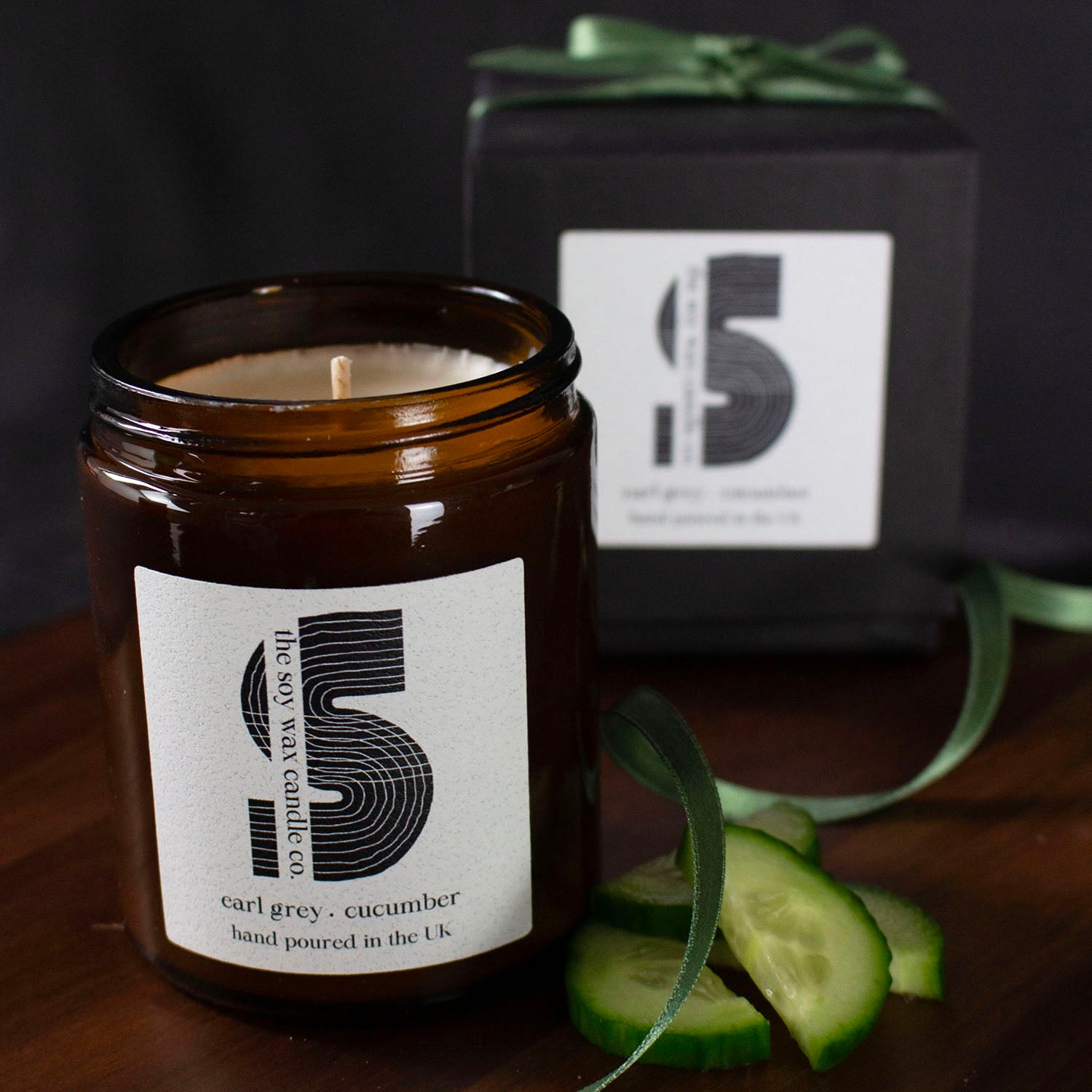 Earl Grey & Cucumber Fragranced Candle.
Hand poured in the UK by The Soy Wax Candle Company, A soy wax candle in amber apothecary  jar with earl grey & cucumber  fragrance.