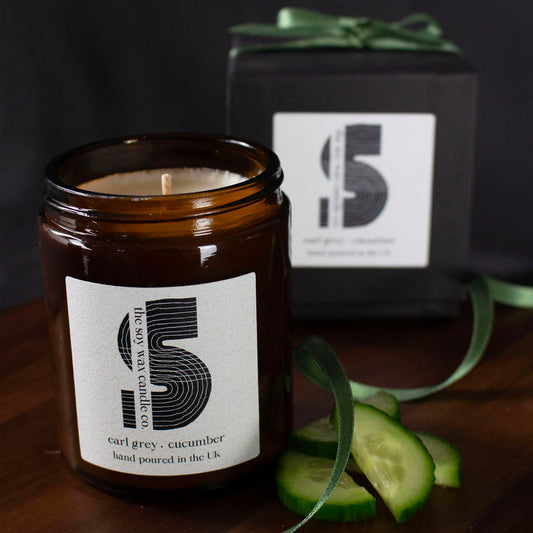 Earl Grey & Cucumber Fragranced Candle.
Hand poured in the UK by The Soy Wax Candle Company, A soy wax candle in amber apothecary  jar with earl grey & cucumber  fragrance.