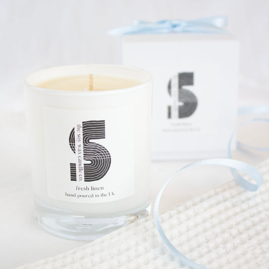 Fresh Linen
Hand poured in the UK by The Soy Wax Candle Company, 20cl soy wax candle in white gloss jar with fresh linen fragrance, clean fresh home fragrance candle gift